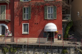 Gelaterie in the historic fishing village of Varenna, Lake Como, Lecco, Lombardy, Italy, Europe