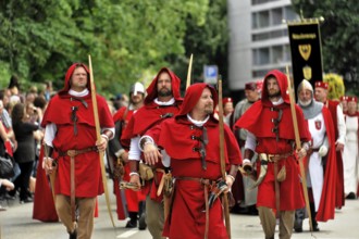 850 years of Gmünd, Schwäbisch Gmünd, Baden-Württemberg, Group of men in red medieval costumes,