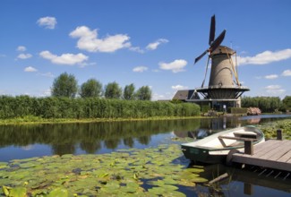Mill the Friendship near Bleskensgraaf in the Dutch region Alblasserwaard