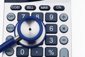 A stethoscope and a pocket calculator. Costs for Health and Medicine Austria