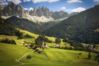 Fünser Valley with Geisler peaks (Geisel Group), South Tyrol, Italy, Europe