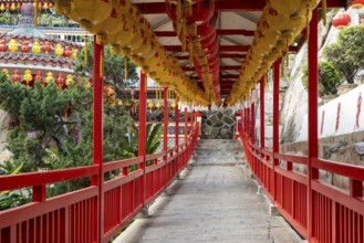 Walkway, Kek Lok Si Temple, George Town, Penang, Malaysia, Southeast Asia, Asia