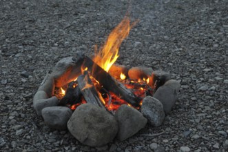 Romance by the campfire