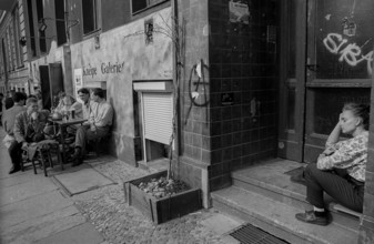 Germany, Berlin, 17.05.1992, pub, Galerie Assel, Ausruhen, Oranienburger Straße, Europe