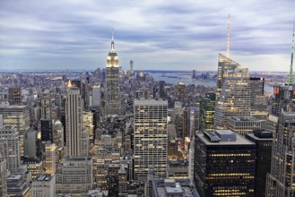 Rockefeller Center observation deck, Panoramic view of the dense skyline of New York City, Evening