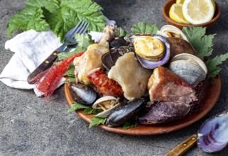 Food, Famous traditional dish of the south of Chile and the Chiloe archipelago, Curanto Kuranto.