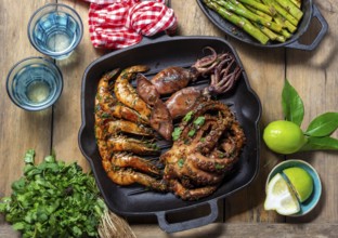 Food, Food, Grilled spimps, squids and octopus in cast iron grill pan
