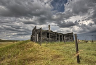 Abandoned Farmhouse Saskatchewan Canada sunset and prairie view