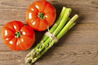 Asparagus and tomatoes