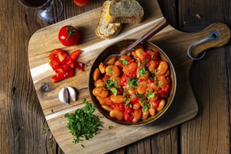 Rustic giant beans with fresh tomato sauce
