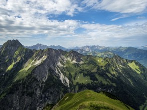 Fantastic panoramic hike from the Nebelhorn along the Laufbacher Eck via Schneck, Hofats and Oytal