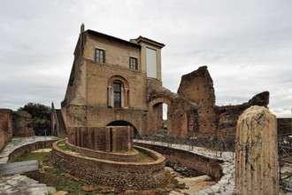 A picture of the amazing roman forum