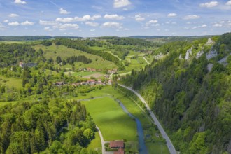 Gundelfingen and Hohengundelfingen castle ruins, valley of the Lauter or Großes Lautertal, left