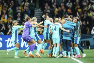 MELBOURNE, AUSTRALIA, JULY 31: Australia celebrate Steph CATLEY scoring a penalty whilst playing