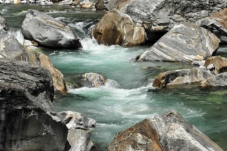 Verzasca mountain river, light-coloured orthogneiss, metamorphic rock into which the Verzasca has