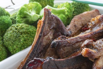 Grilled ones rib with broccoli