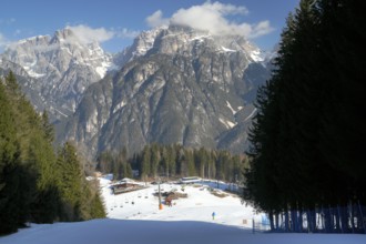 Winter, ski, Malón-Monte Agudo cable car, AURONZO D'INVERNO, Sesto Dolomites, Dolomites, Eastern