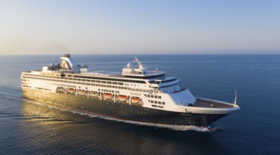 219 metre long cruise ship VEENDAM of the shipping company Holland-America-Line for 1350