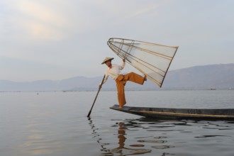 05.03.2014, Nyaung Shwe, Shan State, Myanmar, Asia, A one-legged rower fishes on the northern shore