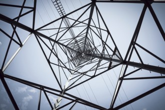 High-voltage pylon, electricity prices