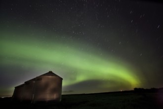 Northern Lights Saskatchewan Canada green color and shape