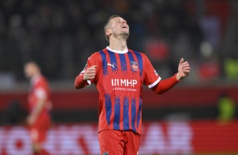Adrian Beck 1. FC Heidenheim 1846 FCH (21) Disappointment disappointed after missed goal chance