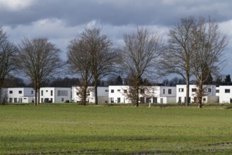New housing estate, single-family houses with flat roof, clouds in the sky, Kamen, North