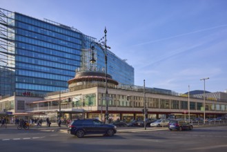 Kranzler Eck shopping centre, historic lantern and office building at the intersection of