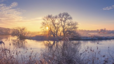 View of the river Leine at sunset, winter, snow, ice, frost, cold, season, cosy, panorama,