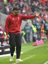 Coach Coach Vincent Kompany FC Bayern Munich FCB on the sidelines Gesture Gesture Allianz Arena,