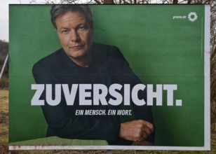 Large poster for the 2025 federal election by the Greens with Robert Habeck and the word