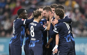 Goal celebration Patrick Mainka 1. FC Heidenheim 1846 FCH (06) Leo Scienza 1. FC Heidenheim 1846