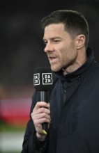 Coach Coach Xabi Alonso Bayer 04 Leverkusen Portrait in interview Microphone Microphone Logo DAZN
