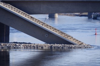 Partially collapsed Carola Bridge, February 2025, Dresden, Saxony, Germany, Europe
