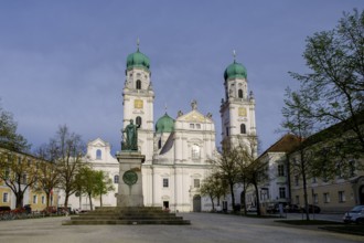 West façade, St Stephen's Cathedral, Cathedral Square, Passau, Lower Bavaria, Bavaria, Germany,