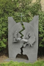 Sculpture for international reconciliation, metal plate, grey, Europe, map, political, monument,