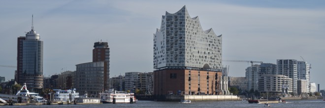 View of the Kehrwiederspitze and Elbe Philharmonic Hall from the Steinwerder viewpoint, Hafencity,