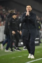 Coach Xabi Alonso Bayer 04 Leverkusen on the sidelines Gesture Gesture Hands folded in prayer