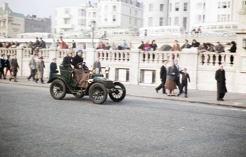 Presumably a 1904 Wolseley 6HP two-seater finishing the vintage car rally from London to Brighton,