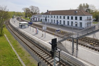 Platform and station, Vienenburg, Goslar, Harz, Lower Saxony, Germany, Europe