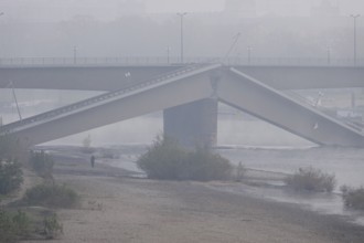 Partially collapsed Carola Bridge, fog, autumn, Dresden, Saxony, Germany, Europe