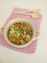Chickpea soup with noodles