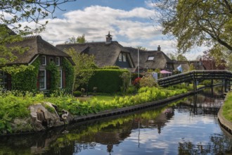 Giethoorn Netherlands, city skyline at canal and traditional house in Giethoorn village