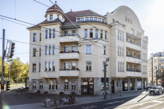 City corner with a characteristic building under a clear blue sky, Capa Haus Leipzig