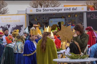 Carol singers on the town hall square, Kempten, Allgäu. Bavaria, Germany, Europe