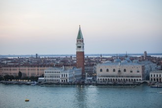 Abendstimmung, Ausblick von Kirche San Giorgio Maggiore zum Campanile San Marco und zum