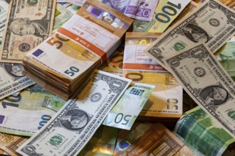 Banknotes, euro, US dollar, Norwegian krone and Swedish krona. euro also in bundles