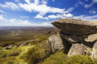 Landscape views at the summit of Porcupine Rocks on the Porcupine Walking Track on a summer's day