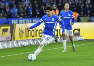 Ibrahim Maza (Hertha BSC #10) on the ball. (DFLDFB REGULATES PROHIBIT ANY USE OF PHOTOGRAPHS AS