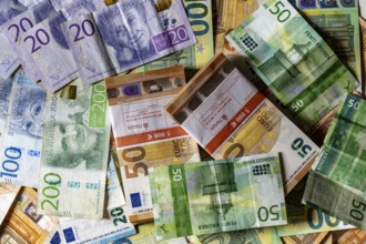 Banknotes, euro, Norwegian krone and Swedish krona, piles and bundles